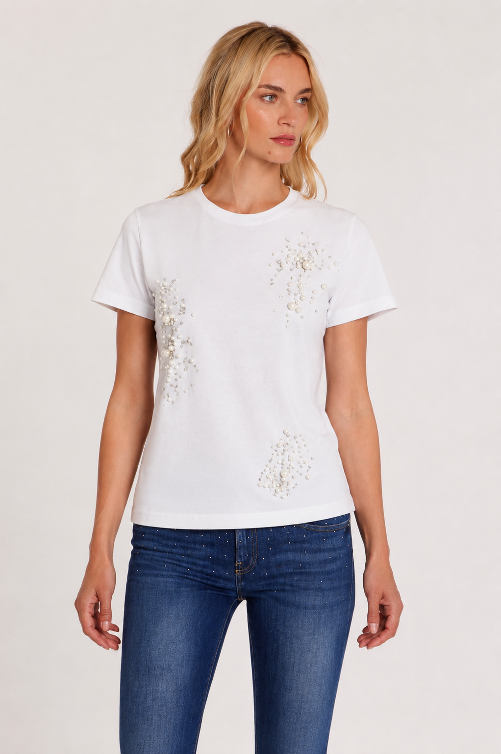 T-Shirt ANGELYNA maniche corte con applicazioni pietre più goccia sulla schiena più fiocco in georgette