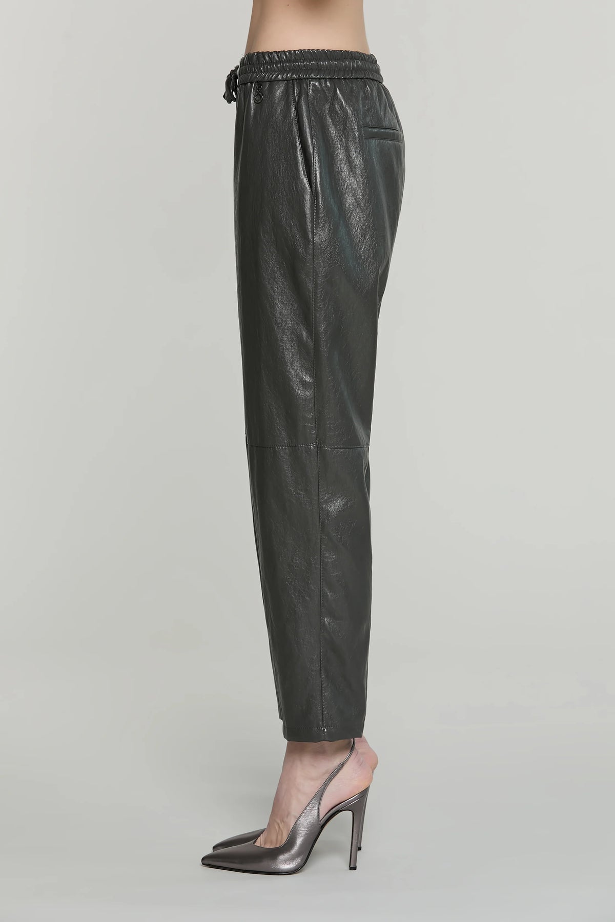 Pantalone ATTILY vita alta con elastico più coulisse più tasche ecopelle