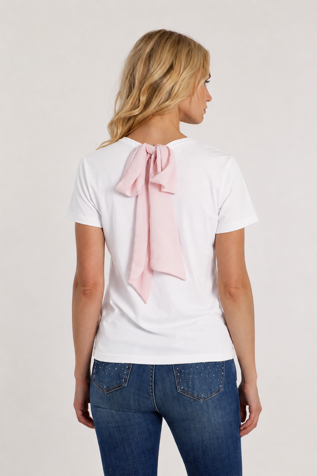 T-Shirt ANGELYNA maniche corte con applicazioni pietre più goccia sulla schiena più fiocco in georgette