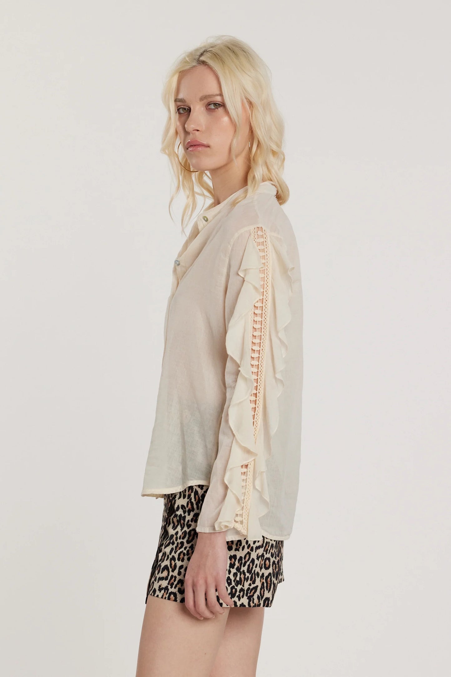 Camicia MONTAND maniche lunghe con gale più inserti pizzo collo coreana